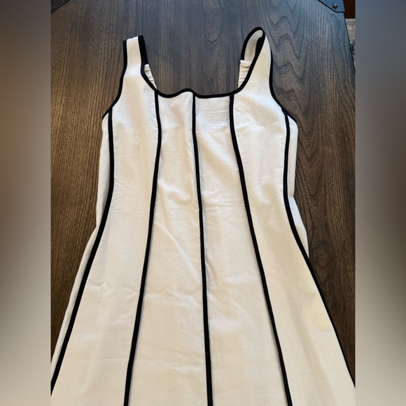 Miss Match Samantha Sleeveless Contrast Piping Linen Dress, Size Medium - Picture 12 of 12